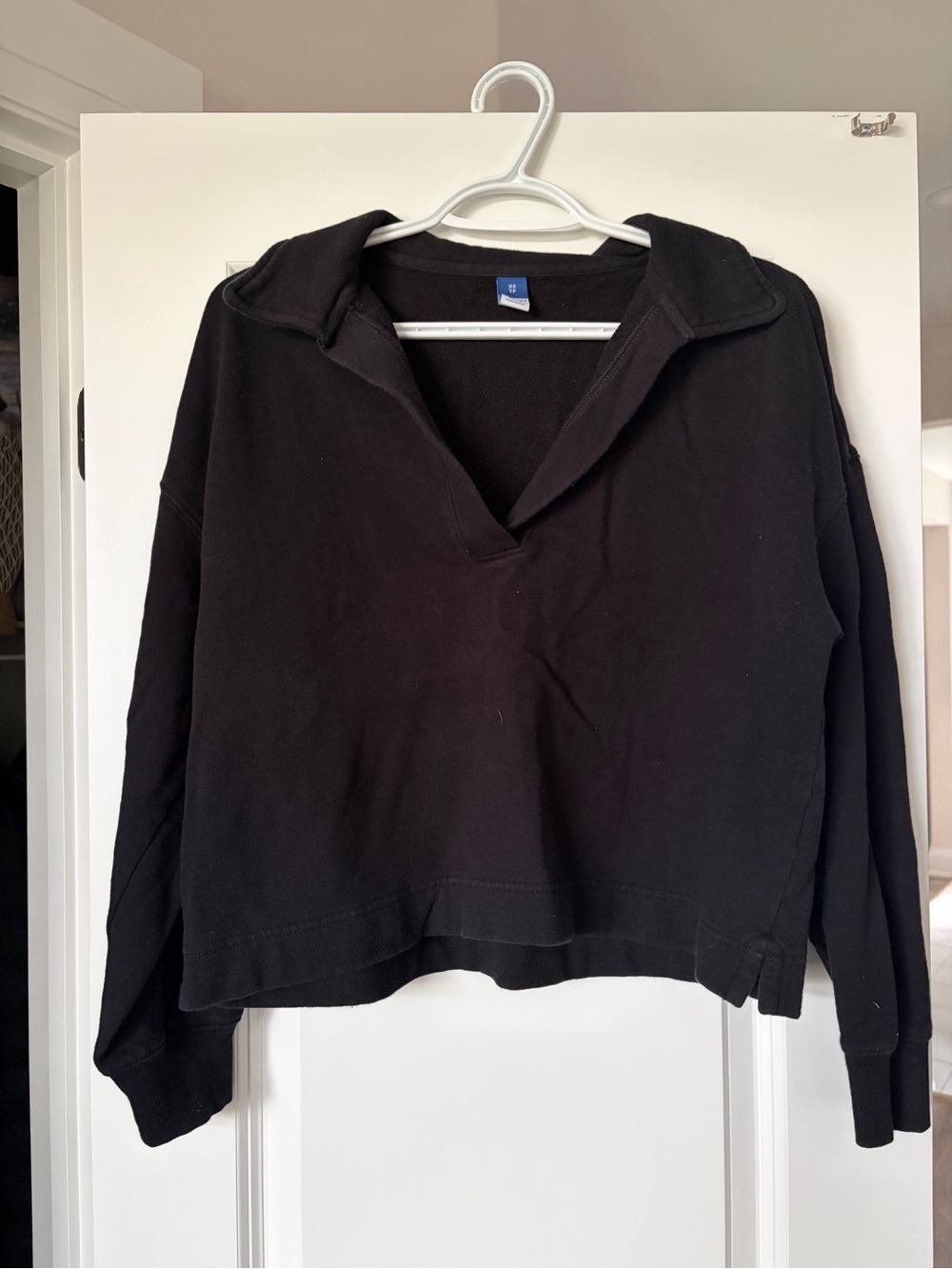 Old Navy Black V-Collar Pullover Sweatshirt